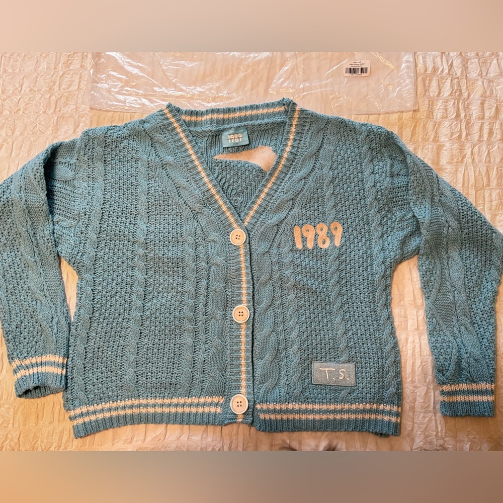 Taylor Swift 1989 cardigan XS/S NEVER WORN AUTHENTIC